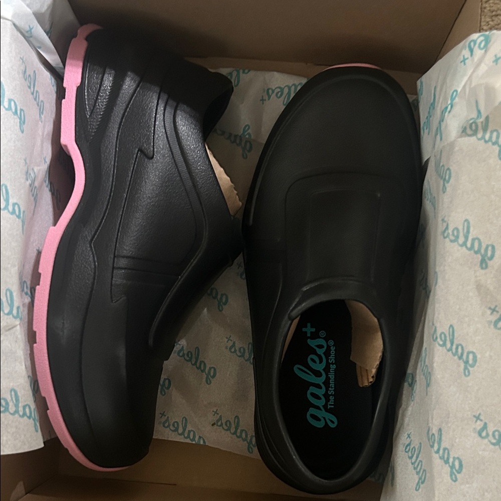 Gales Black and Pink Women's Nursing Shoes